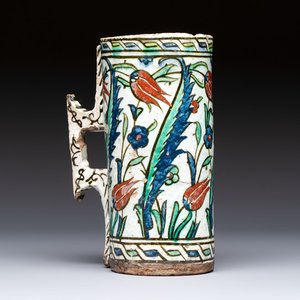 A polychrome Iznik mug, late 16th C. — photo 1