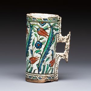 A polychrome Iznik mug, late 16th C. — photo 2