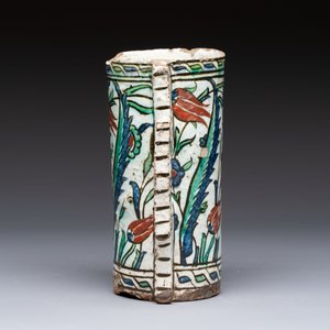 A polychrome Iznik mug, late 16th C. — photo 3