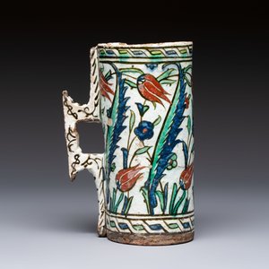 A polychrome Iznik mug, late 16th C. — photo 4