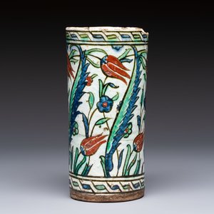 A polychrome Iznik mug, late 16th C. — photo 5