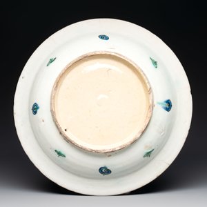A polychrome Iznik pottery dish with floral design, Turkey, ca. 1600 — photo 2