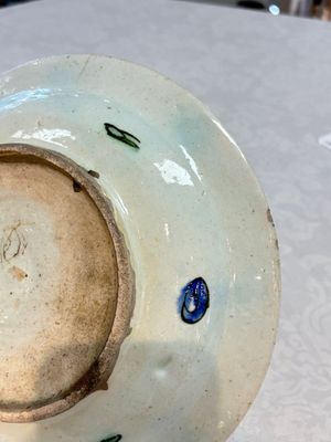 A polychrome Iznik pottery dish with stylised floral design, Turkey, ca. 1600 — photo 11