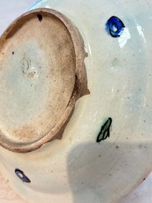 A polychrome Iznik pottery dish with stylised floral design, Turkey, ca. 1600 — photo 13