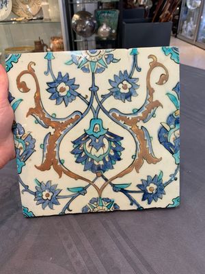 A polychrome Iznik pottery tile with floral design, Turkey, 17th C. — photo 1