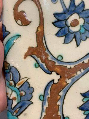 A polychrome Iznik pottery tile with floral design, Turkey, 17th C. — photo 2