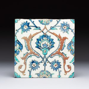 A polychrome Iznik pottery tile with floral design, Turkey, 17th C. — photo 1