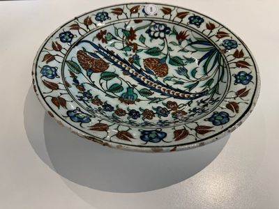 A polychrome Iznik 'saz leaf' dish, Turkey, 17th C. — foto 1