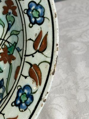 A polychrome Iznik 'saz leaf' dish, Turkey, 17th C. — foto 12