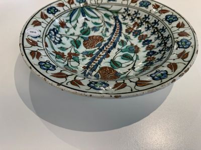 A polychrome Iznik 'saz leaf' dish, Turkey, 17th C. — foto 2