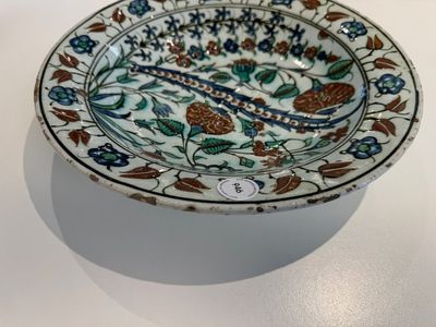 A polychrome Iznik 'saz leaf' dish, Turkey, 17th C. — foto 3