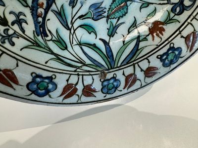 A polychrome Iznik 'saz leaf' dish, Turkey, 17th C. — foto 4