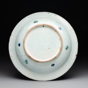 A polychrome Iznik 'saz leaf' dish, Turkey, 17th C. — foto 2