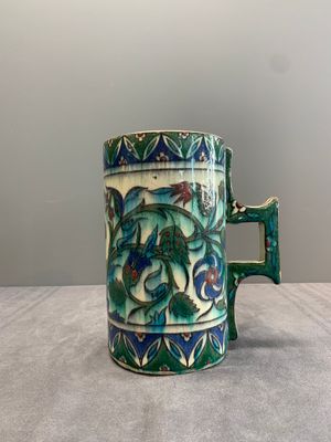 A polychrome Iznik-style mug with tulips and carnations, Kutahya, Turkey, 19th C. — photo 3