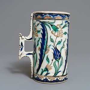 A polychrome Iznik tankard, Turkey, 17th C. — photo 3