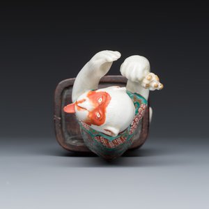 A polychrome Japanese nodding head Sarumawashi monkey playing kagura suzu — 照片 6