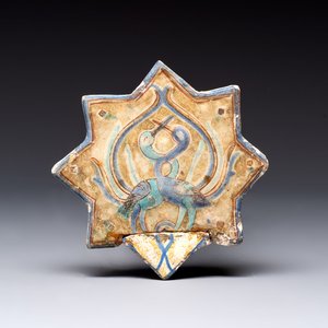A polychrome Kashan relief-moulded star-shaped tile with herons, Persia, 14th C. — photo 1