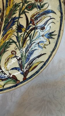 A polychrome Kutahya pottery Iznik-style dish — photo 5