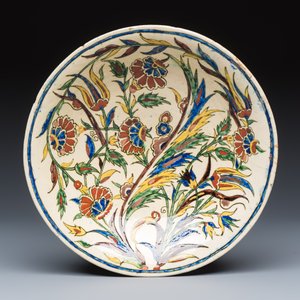 A polychrome Kutahya pottery Iznik-style dish — photo 1