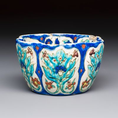 A polychrome Kutahya pottery lobed bowl, 18th C.