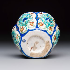 A polychrome Kutahya pottery lobed bowl — photo 7