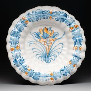 A polychrome lobed 'floral' dish, Nevers, 17th C. — photo 1