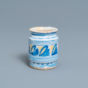 A polychrome maiolica albarello-type ointment jar, Northern Netherlands, ca. 1600 — 照片 1