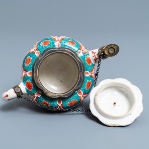 A polychrome petit feu and gilded Dutch Delft teapot and cover, early 18th C. — photo 7