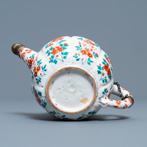 A polychrome petit feu and gilded Dutch Delft teapot and cover, early 18th C. — photo 9