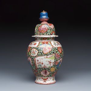 A polychrome petit feu Dutch Delft famille rose-style chinoiserie three-piece garniture — photo 10