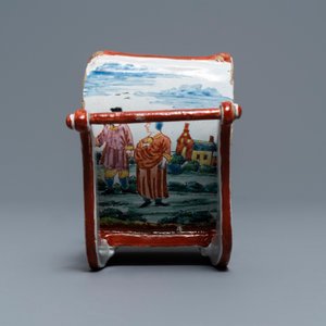 A polychrome petit feu Dutch Delft pipe stand modelled as a sledge, 18th C. — 照片 5