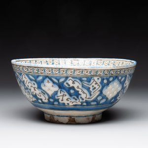 A polychrome pierced calligraphic bowl, Qajar, 19th C. — photo 3