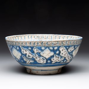 A polychrome pierced calligraphic bowl, Qajar, 19th C. — photo 4