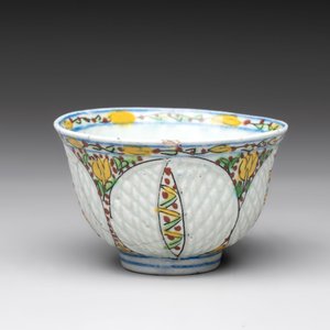 A polychrome pottery Kutahya cup and a mug, Turkey, 18th C. — photo 3