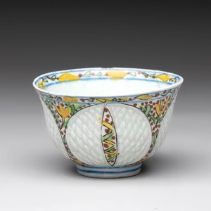 A polychrome pottery Kutahya cup and a mug, Turkey, 18th C. — photo 5
