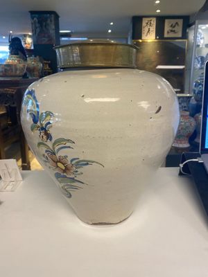 A polychrome pottery 'St. Vincent' tobacco jar, France, 18th century — photo 4