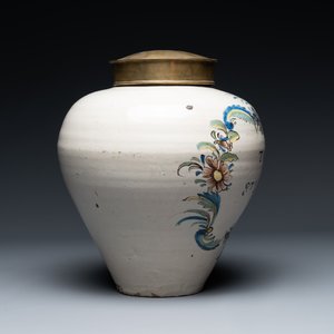 A polychrome pottery 'St. Vincent' tobacco jar, France, 18th century — photo 5