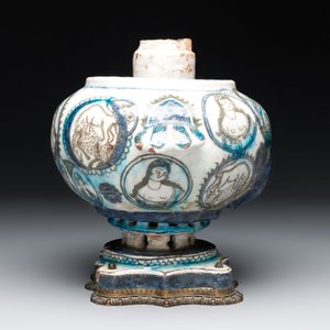 A polychrome Qajar ewer and a gilt bronze-mounted vessel, Iran, 19th C. — photo 11