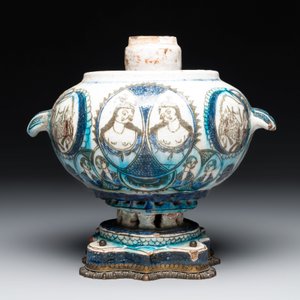 A polychrome Qajar ewer and a gilt bronze-mounted vessel, Iran, 19th C. — photo 8