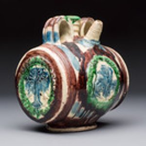 A polychrome Saintonge pottery barrel with a griffin, France, 16th C. — foto 1
