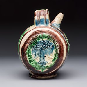 A polychrome Saintonge pottery barrel with a griffin, France, 16th C. — foto 4