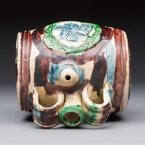 A polychrome Saintonge pottery barrel with a griffin, France, 16th C. — foto 6