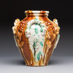 A polychrome Saintonge pottery vase with rope twist handles and mascarons, France, 17th C. — 照片 5