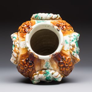 A polychrome Saintonge pottery vase with rope twist handles and mascarons, France, 17th C. — 照片 6