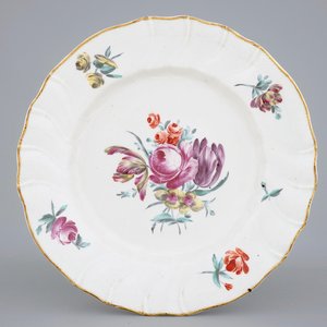 A polychrome Tournai porcelain plate with floral decoration, 18th C. — 照片 1