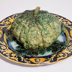 A polychrome trompe l'oeil cabbage-shaped tureen on stand, Italy, 18/19th C. — 照片 4