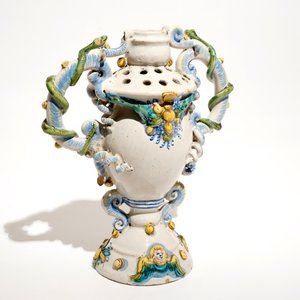 A polychrome Winterthur faience vase, Switzerland, 17th C. — photo 5