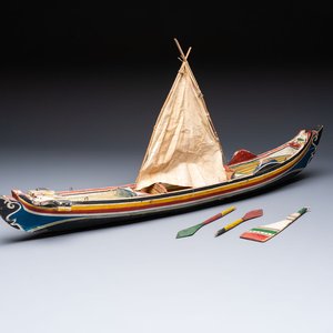 A polychrome wooden model of a traditional Madurese boat, Indonesia, 19/20th C. — foto 1