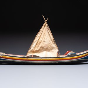 A polychrome wooden model of a traditional Madurese boat, Indonesia, 19/20th C. — foto 2