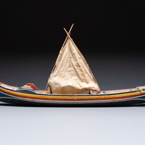 A polychrome wooden model of a traditional Madurese boat, Indonesia, 19/20th C. — foto 4